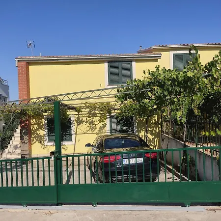 With Parking Space Kanica, - 19968 アパート *