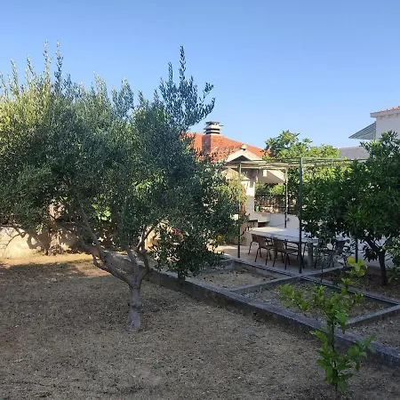 With Parking Space Kanica, - 19968 ロゴズニッツァ