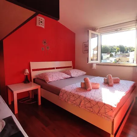 With Parking Space Kanica, - 19968 * ロゴズニッツァ