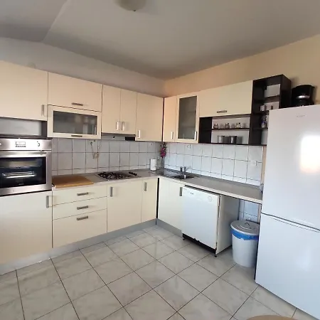 With Parking Space Kanica, - 19968 アパート *