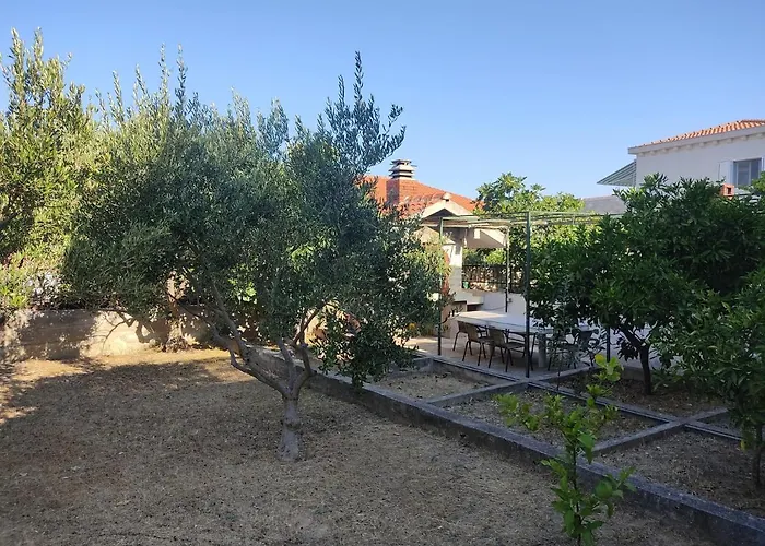 With Parking Space Kanica, - 19968 罗戈兹尼察