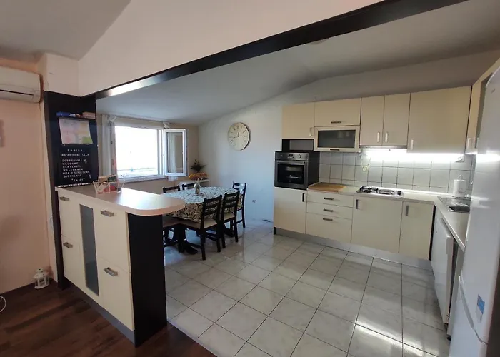 With Parking Space Kanica, - 19968 Appartement