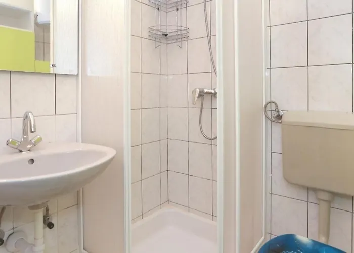 With Parking Space Kanica, - 19968 Appartement