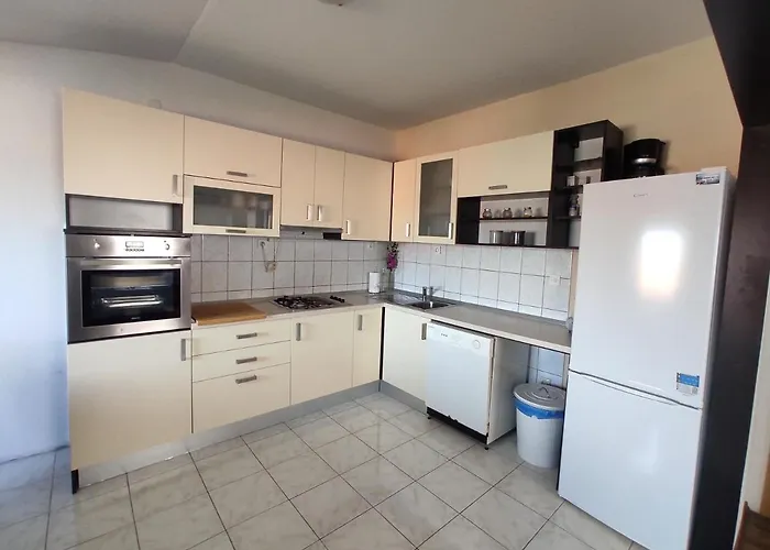 With Parking Space Kanica, - 19968 Appartement *